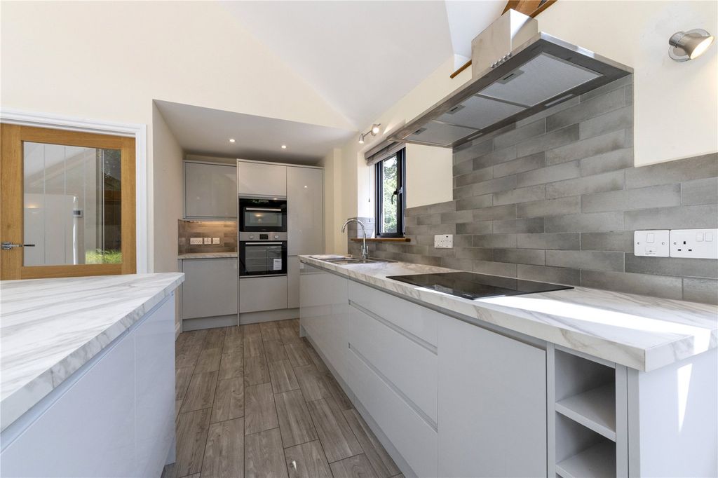 Property photo 3 of 14 Picture No. 15