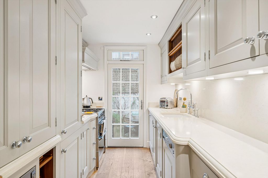 Property photo 3 of 18 Image