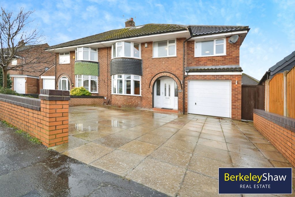 Property photo 1 of 27 External