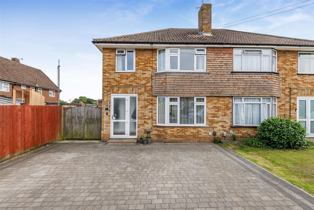 Property photo 1 of 11 8652484-Exterior01.Jpg