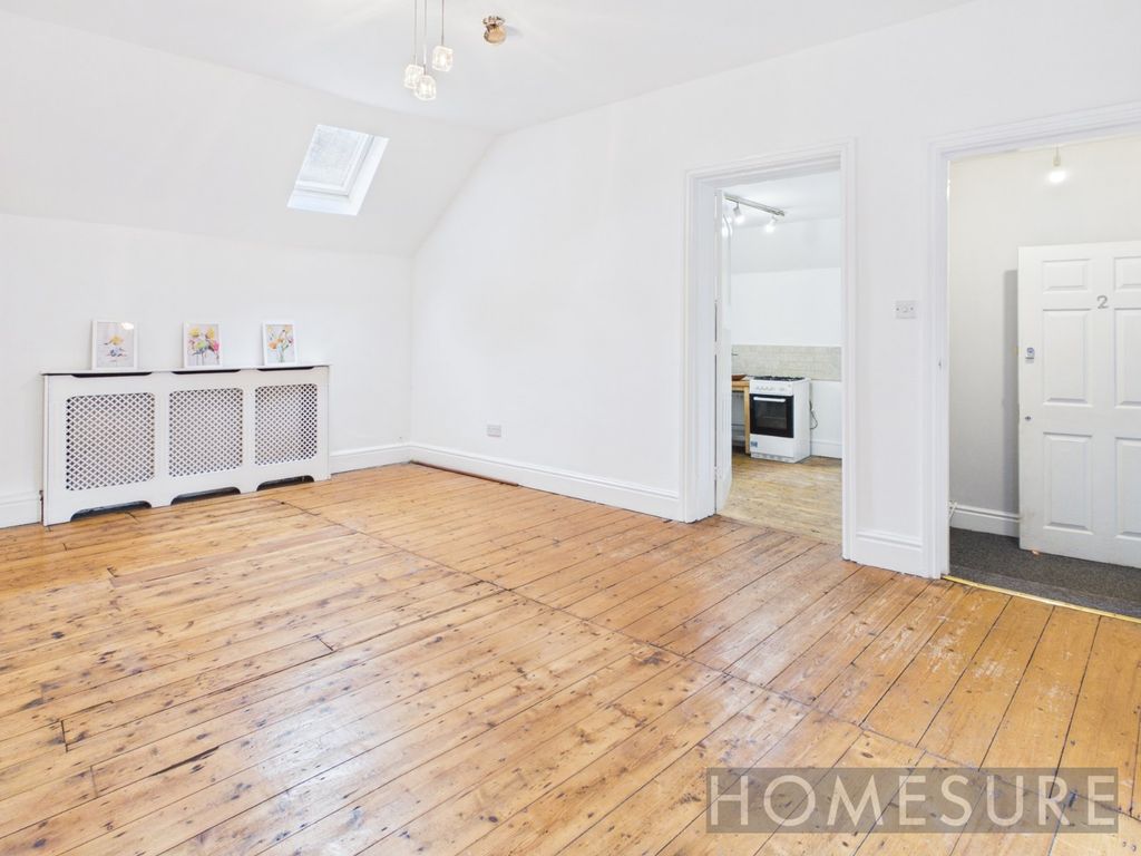 Property photo 3 of 11 Picture No. 12