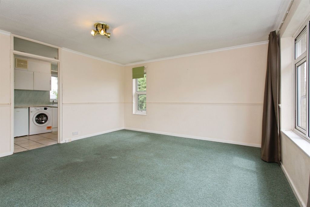 Property photo 3 of 12