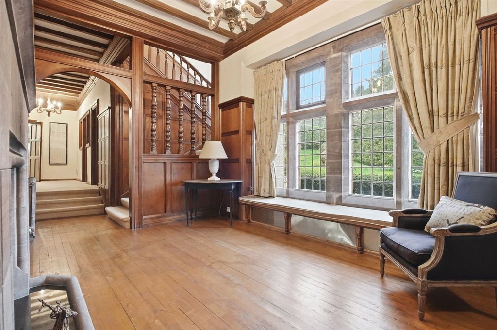 Property photo 2 of 22 Entrance Hallway