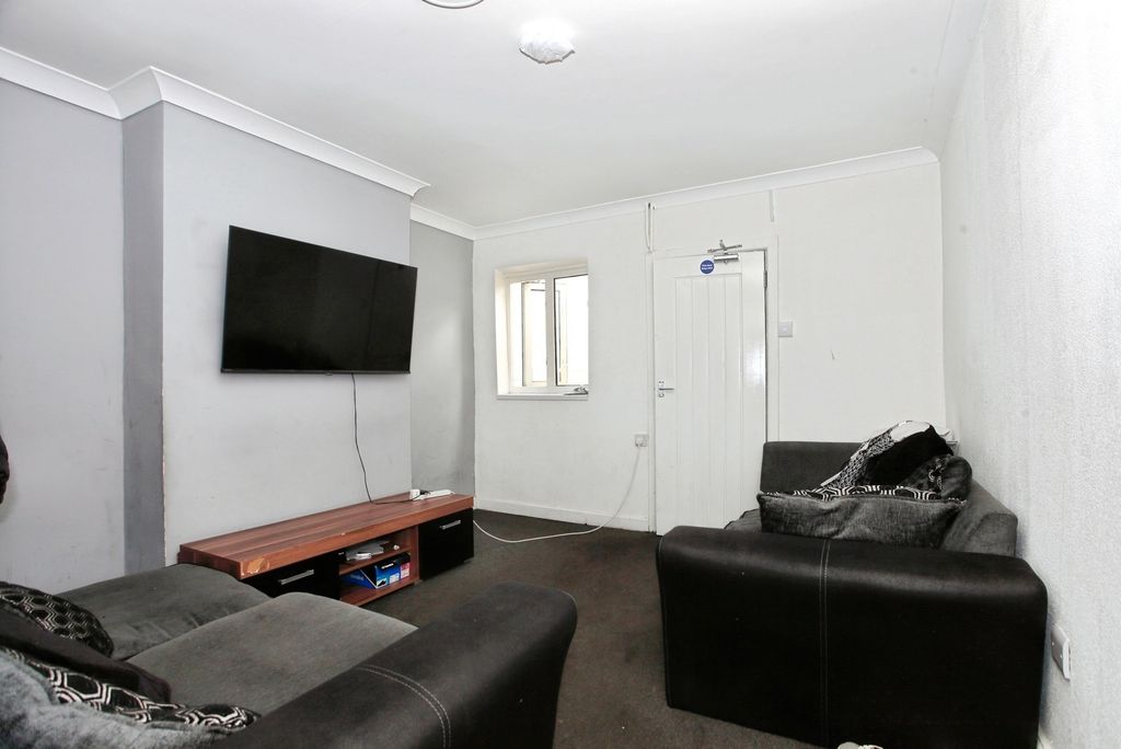 Property photo 2 of 9 Photo