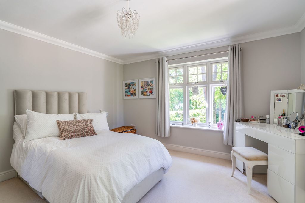Additional image 8 of 5 bed detached house for saleWaverley Avenue, Fleet GU51