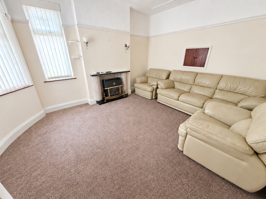 Property photo 2 of 14 Lounge