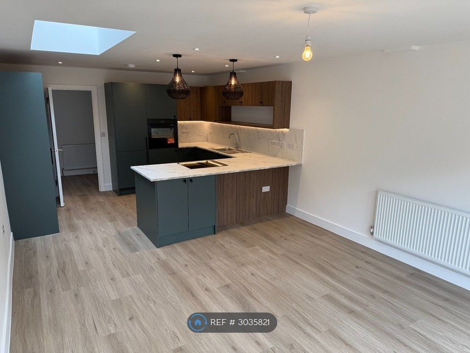 Property photo 3 of 16 Kitchen / Dining Area