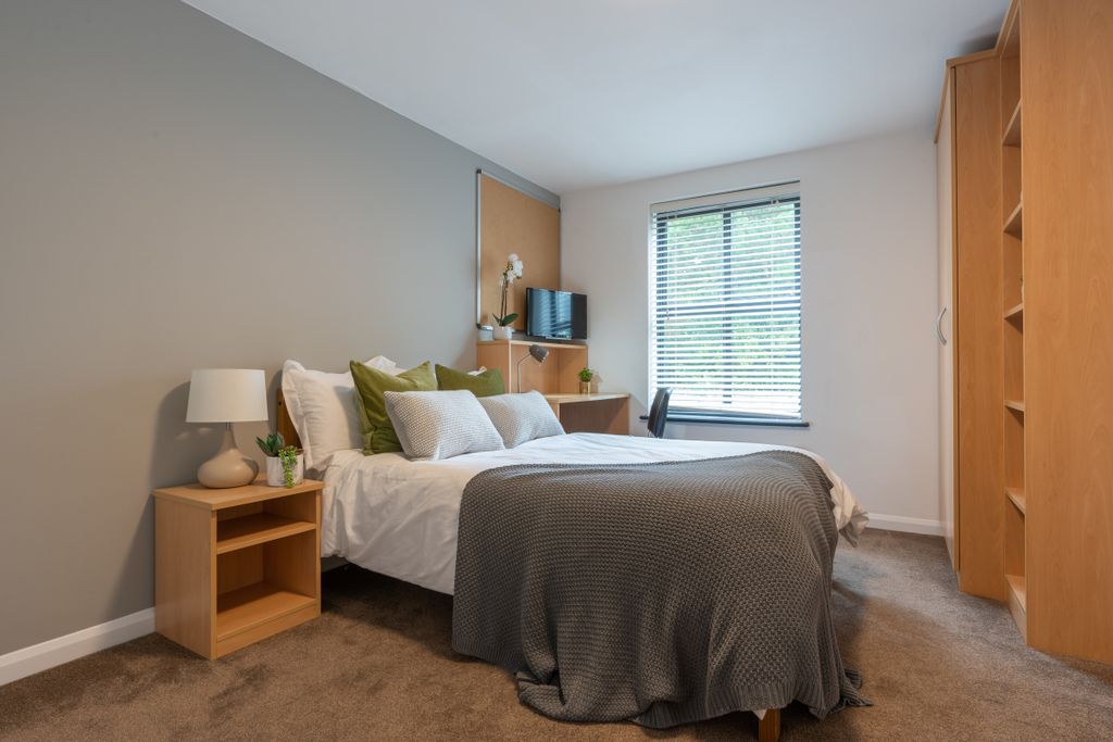 Property photo 2 of 14 Hope Court Flat  Bedroom 1