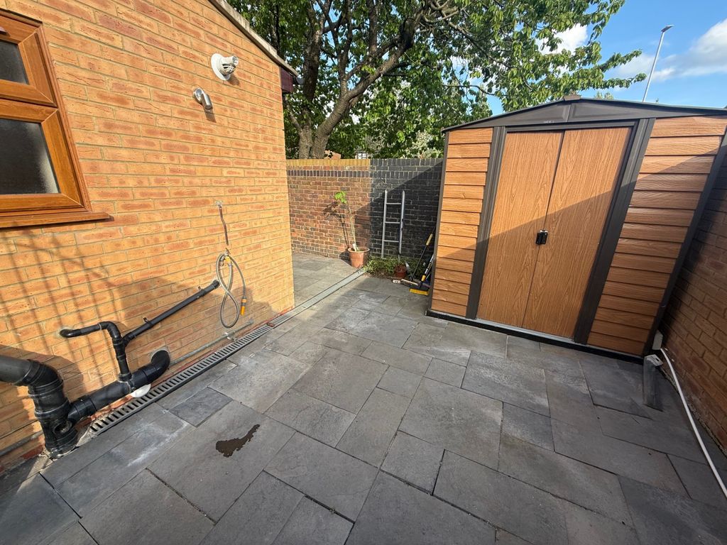 Property photo 3 of 11 Gallery