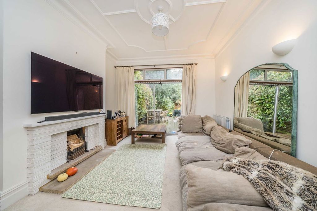 Property photo 3 of 8