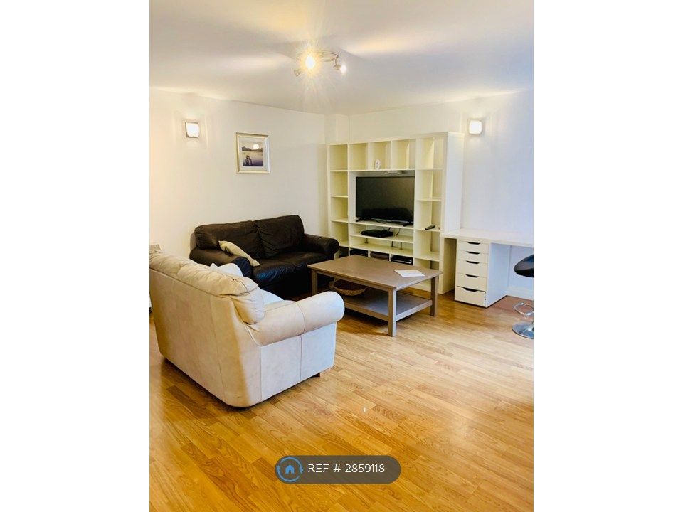 Property photo 1 of 8 Living Room