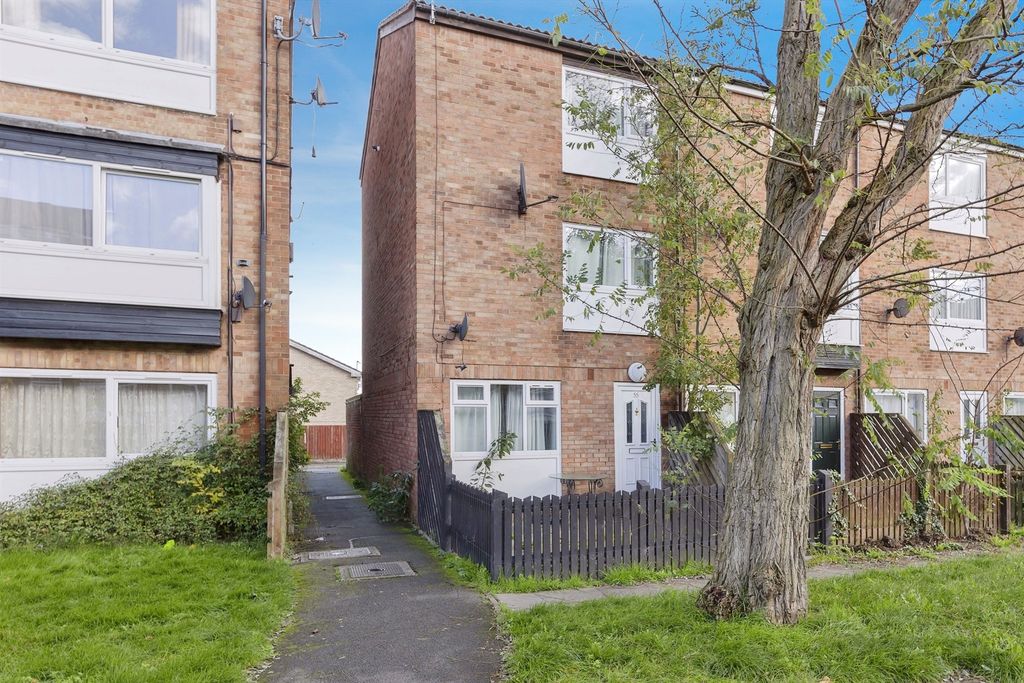 Property photo 1 of 32
