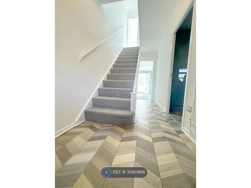 Property photo 3 of 11 Modern And Fresh Interiors