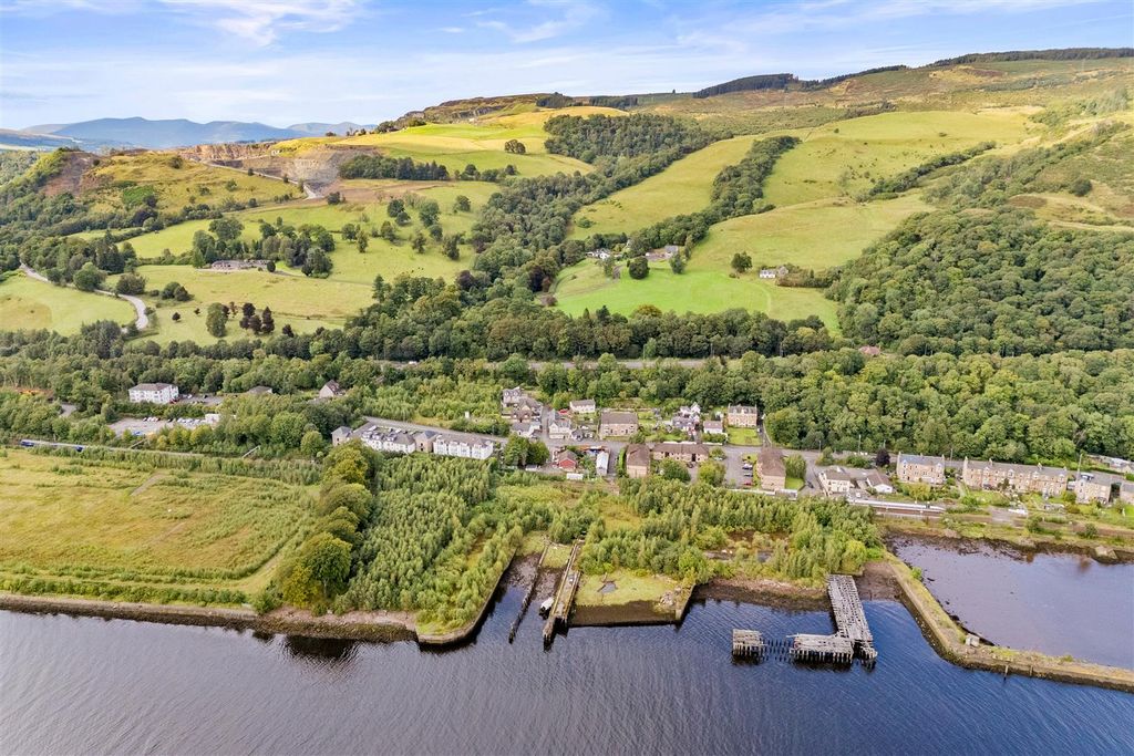 Property photo 2 of 33 Dumbarton-Rd-1.Jpg