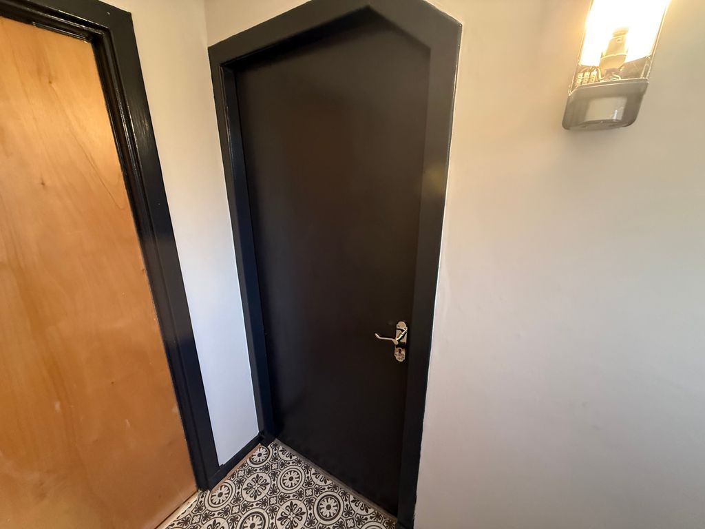 Property photo 3 of 16 E6B420Ef-9Fa6-4cd7-B440-9Eea82c12Ffd