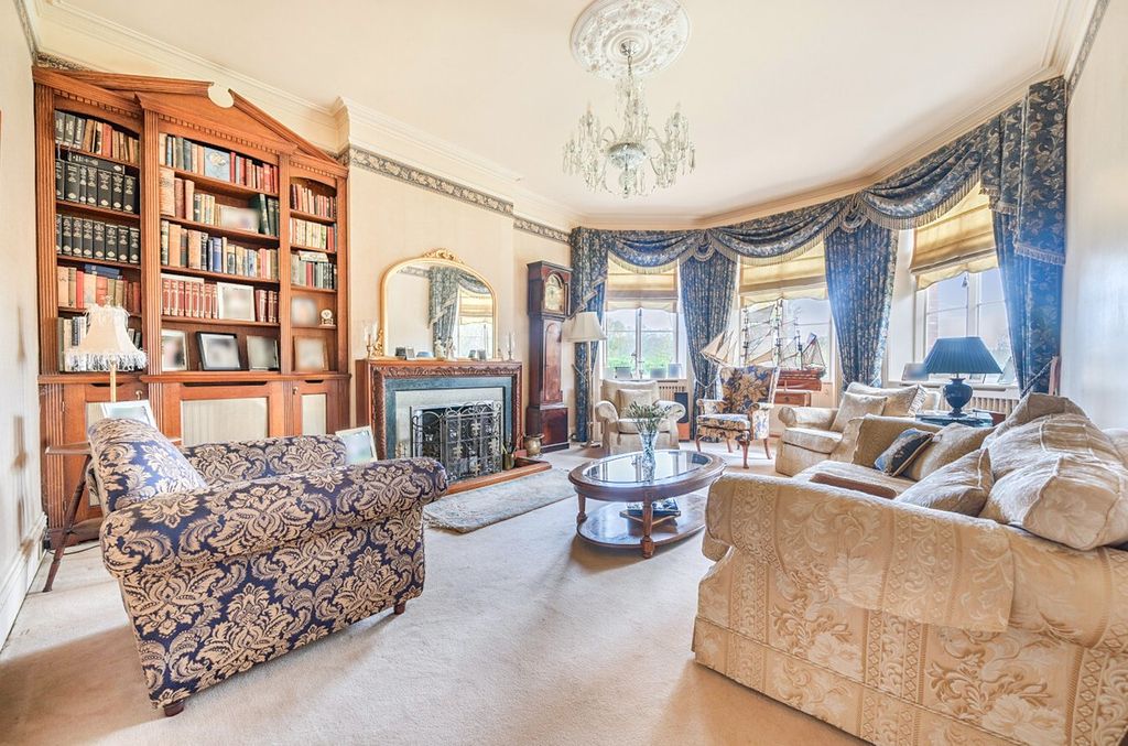 Property photo 3 of 33