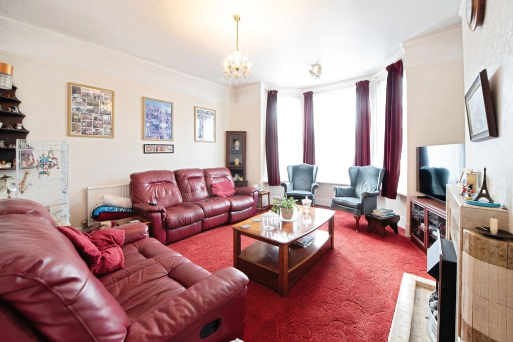 Property photo 3 of 19 Pbox-Img.Jpg