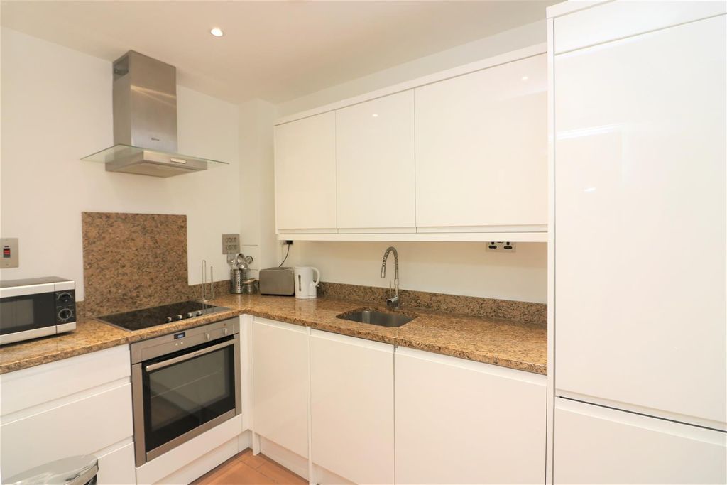 Property photo 2 of 5 Commercial Road.Jpg