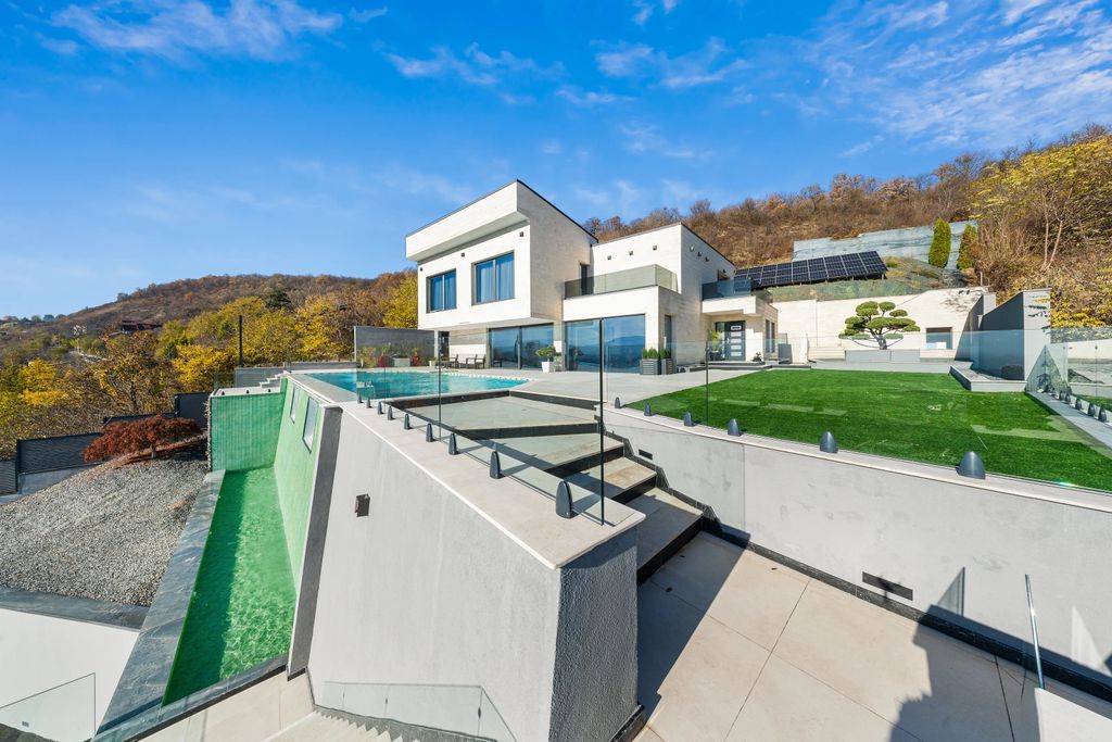 Property photo 2 of 22