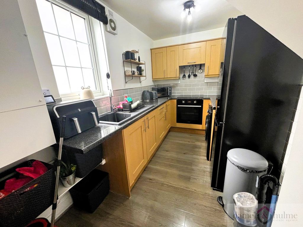 Property photo 3 of 15 99A964ee-Ff73-4c09-92B8-B8Acba504983