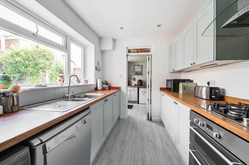 Property photo 2 of 12 1294687-12-68384F...