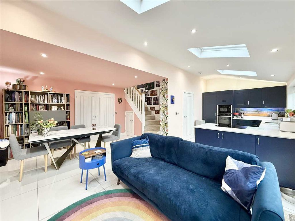 Property photo 2 of 27