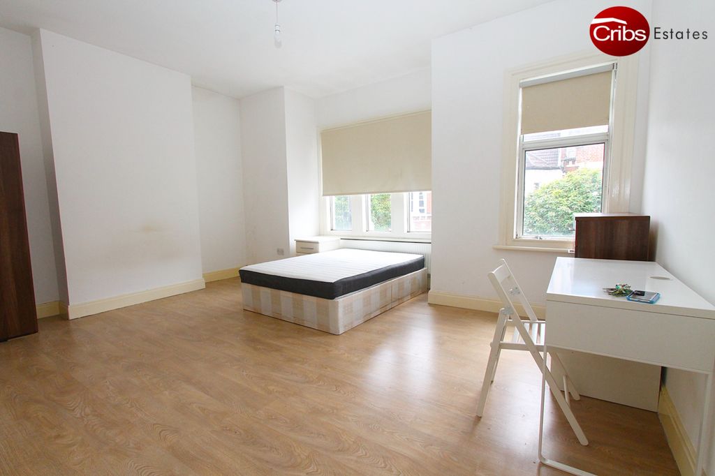 Property photo 3 of 12 Gallery