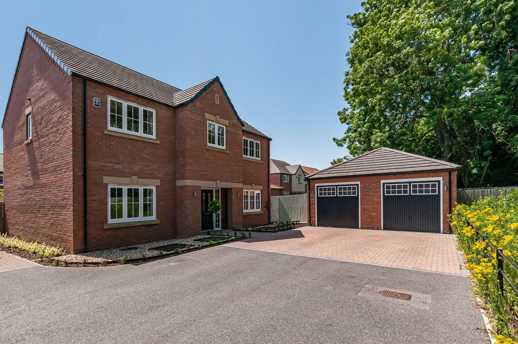 Property photo 1 of 32