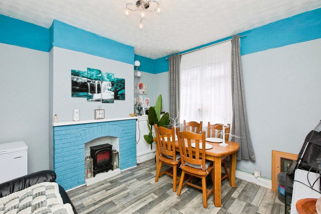 Property photo 3 of 17 Dining Room