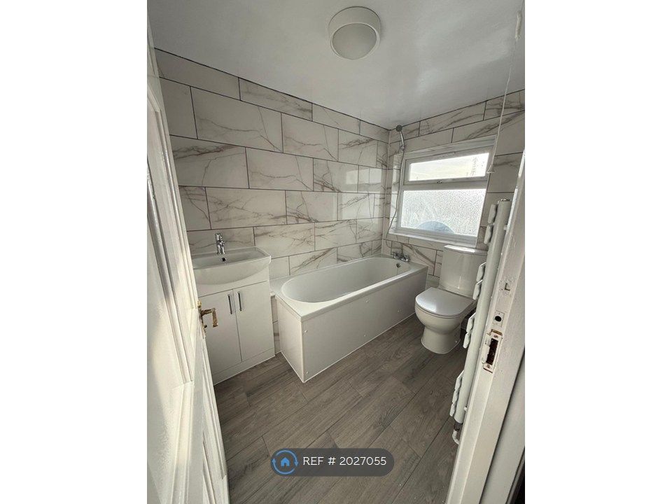 Property photo 2 of 8 Family Bathroom