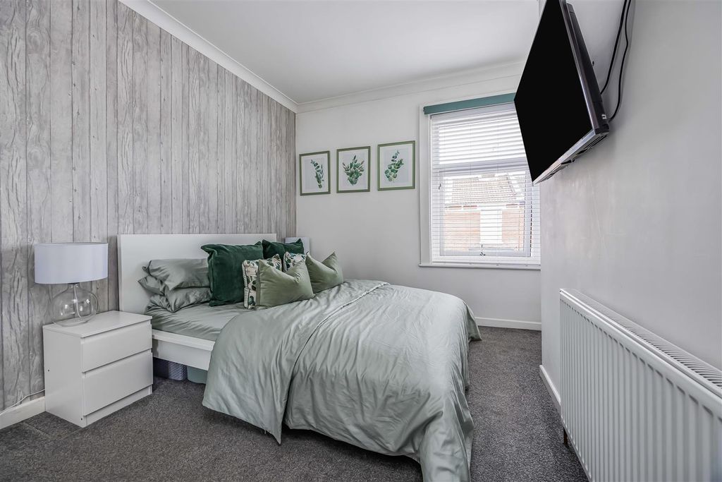 Property photo 3 of 20 135 Drayton Road, Portsmouth-Small-Porticomarketin