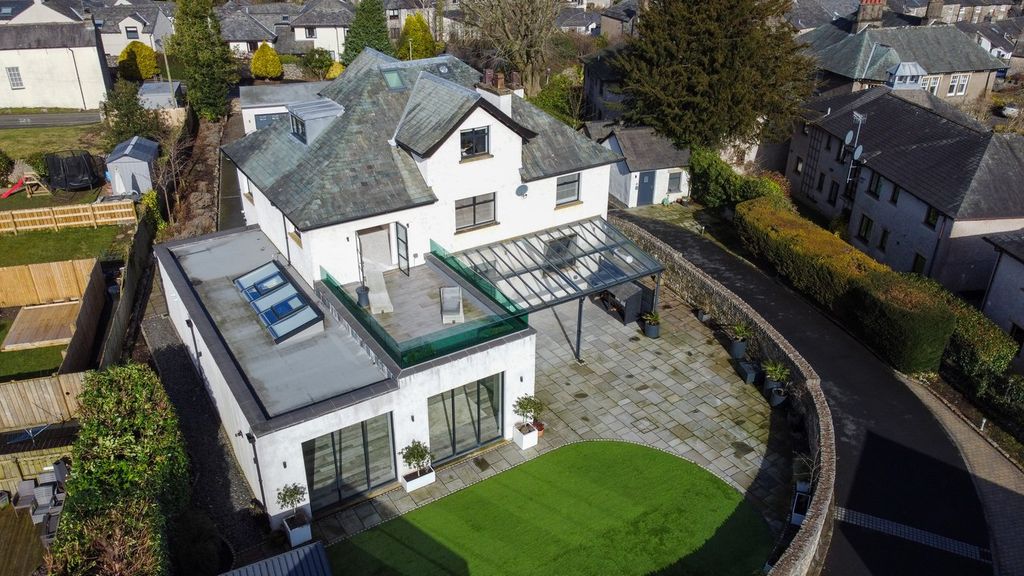 Property photo 2 of 41