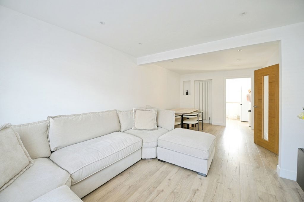 Property photo 3 of 18 Pbox-Img.Jpg