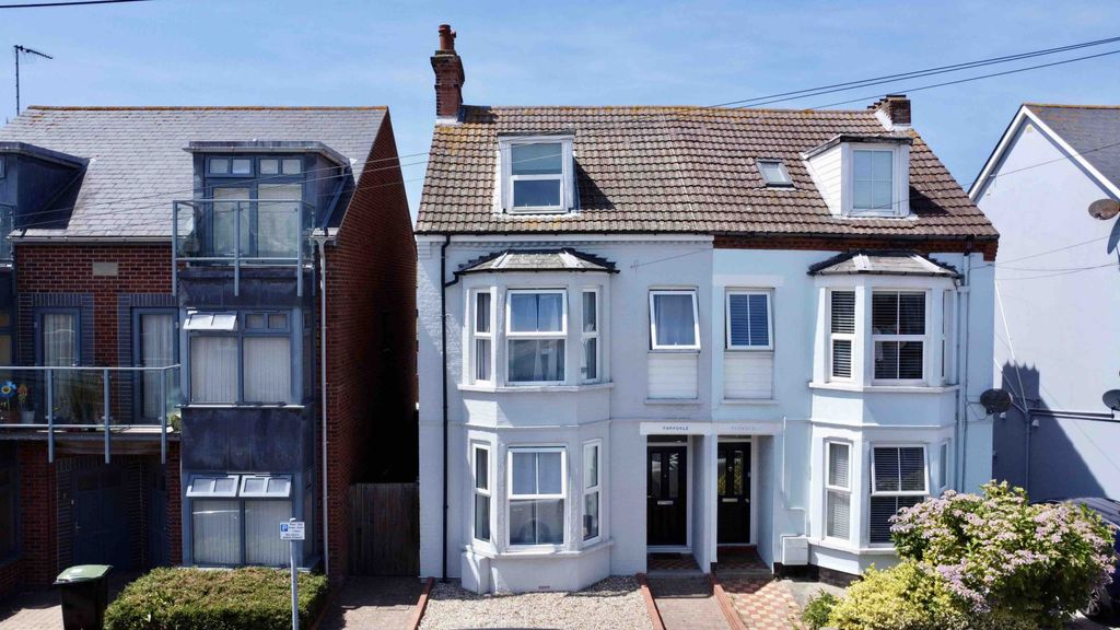 Property photo 1 of 16 6 Bedroom Semi Detached HMO For Sale - Felixstowe - Wainwrights