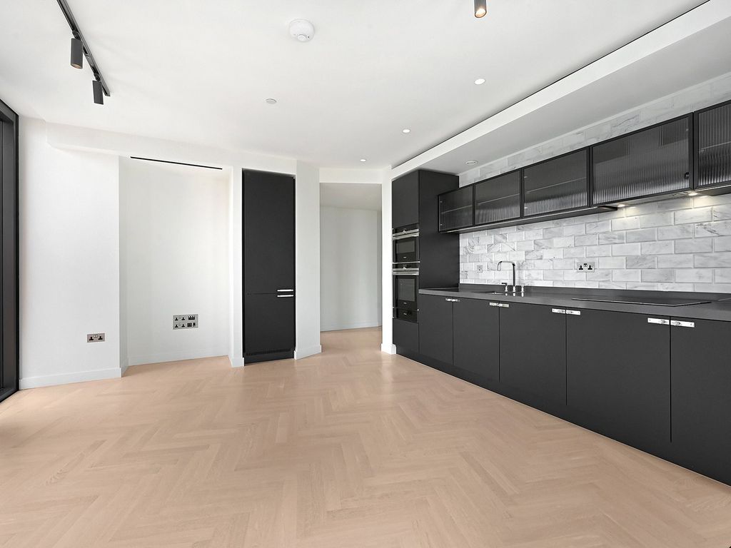 Property photo 2 of 19 One Crown Place