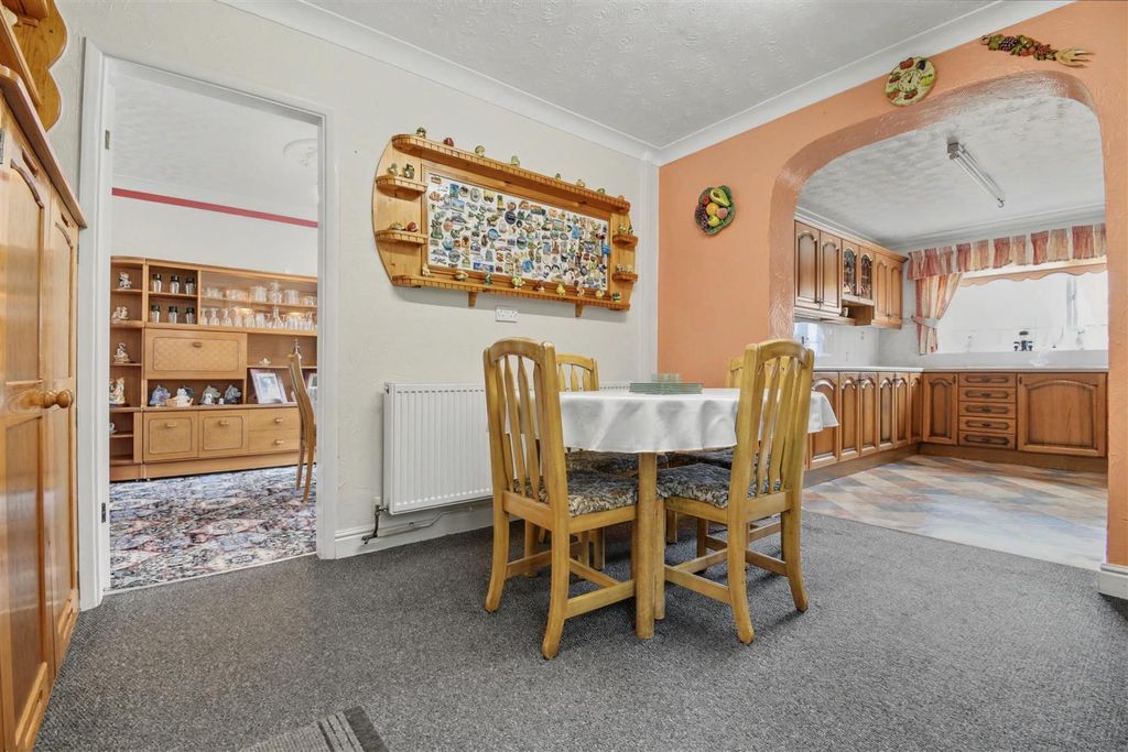 Property photo 3 of 35 Kitchen Diner