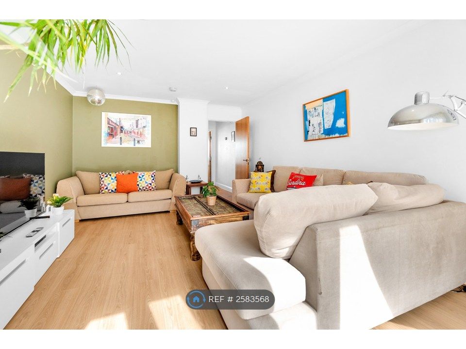 Property photo 2 of 27 Lounge