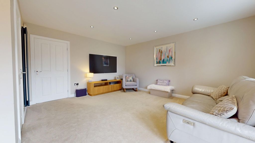Property photo 2 of 23 5601304