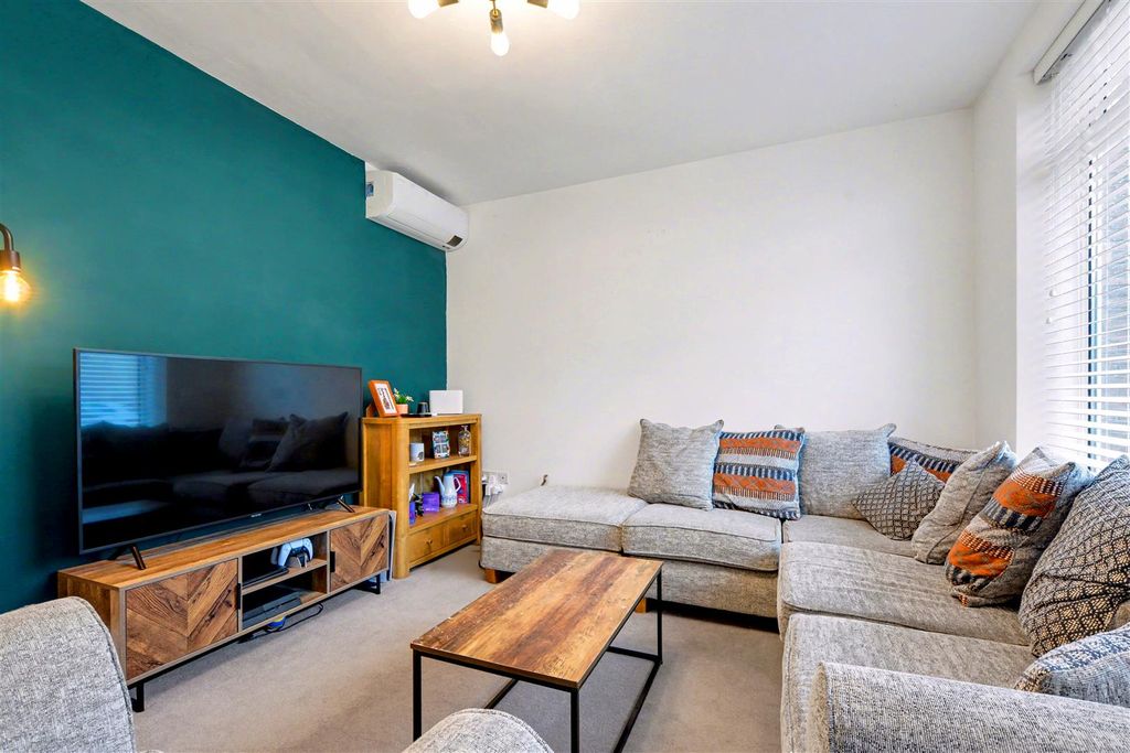 Property photo 2 of 16 Lounge_3.Jpeg