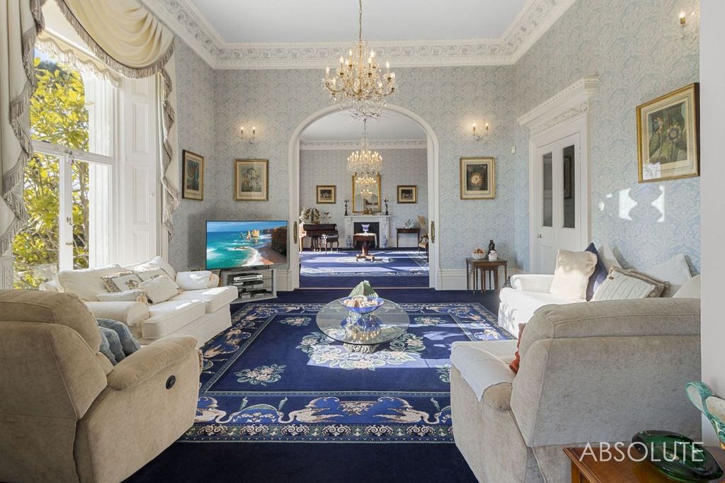 Property photo 3 of 27