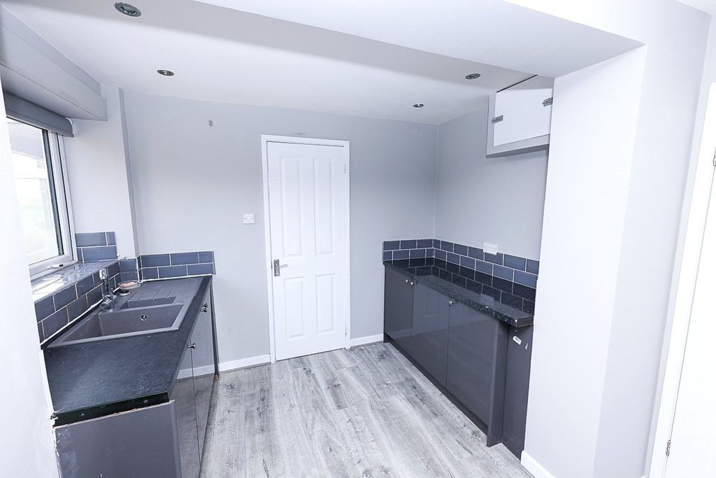 Property photo 3 of 23 Picture No. 24