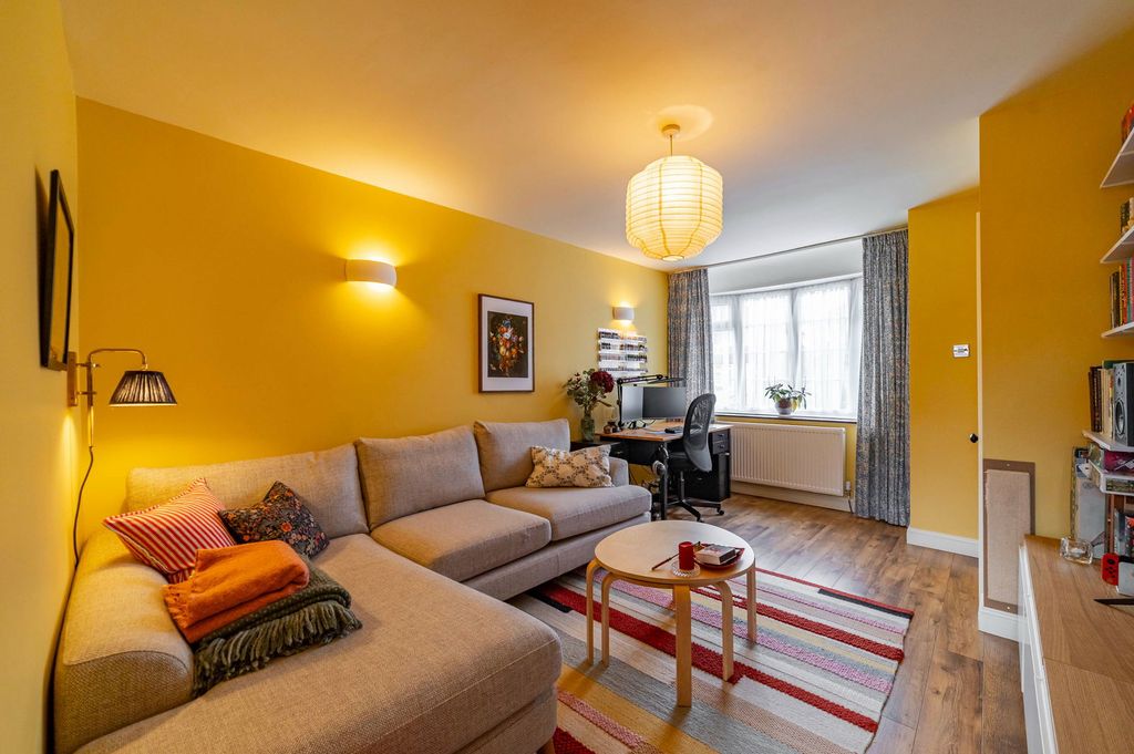 Property photo 2 of 17