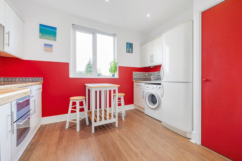 Property photo 3 of 12 Kitchen (3).Jpg