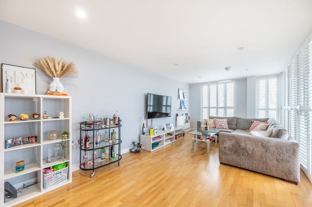 Property photo 2 of 16