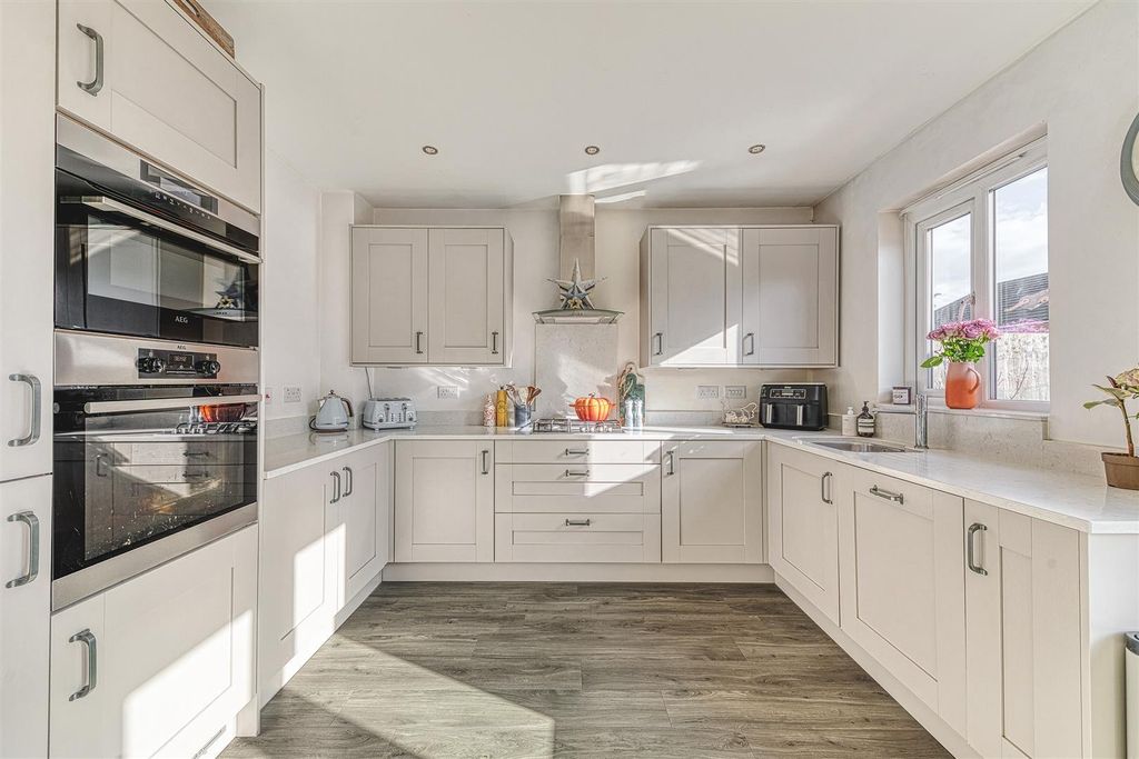 Property photo 2 of 40 E92A8832_Hdr.Jpg