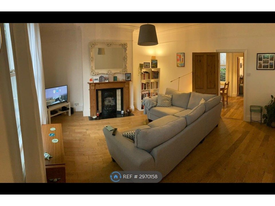 Property photo 1 of 10 Large Sitting Room With Fire Place