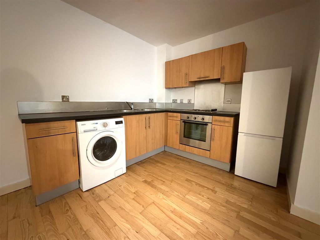 Property photo 3 of 10 Kitchen.Jpeg