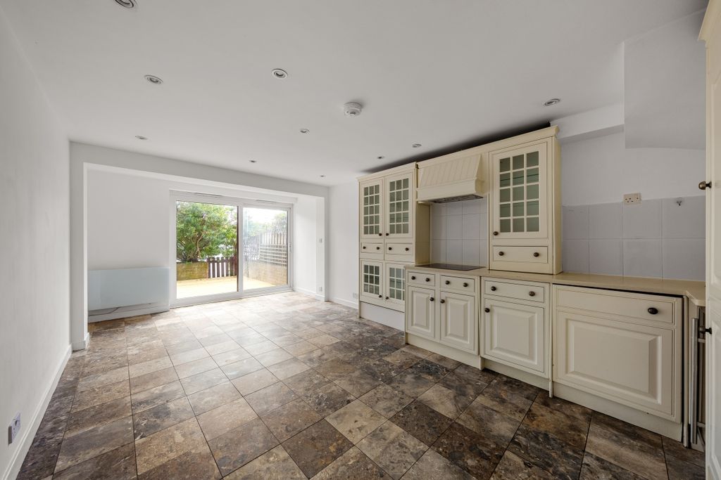 Property photo 2 of 12 094A8019