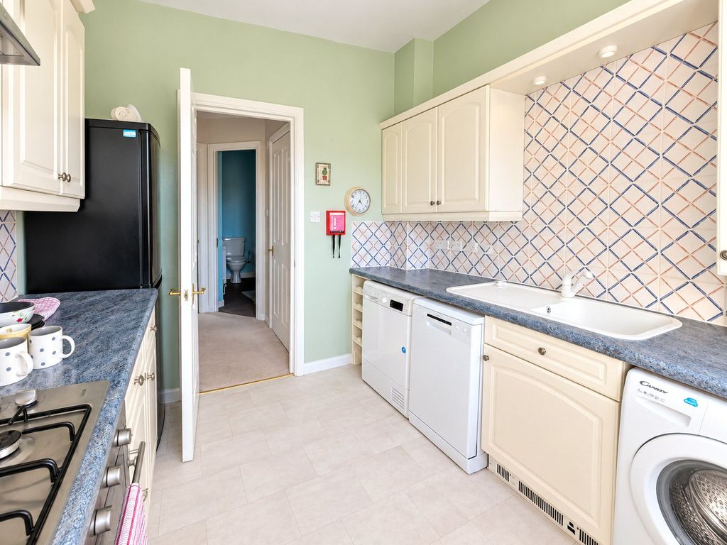 Property photo 3 of 8 Kitchen