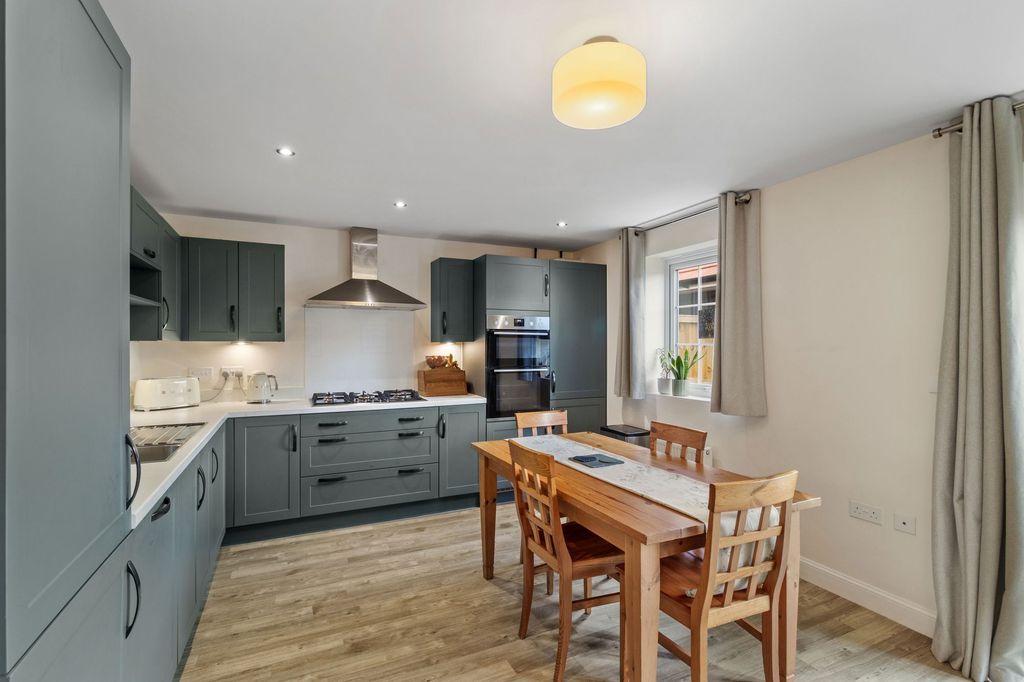 Property photo 3 of 24